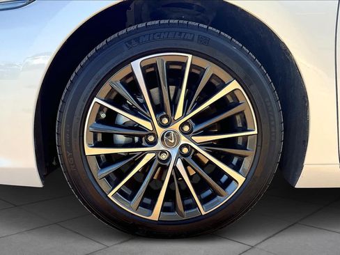 Used 2023 Lexus ES 350 w/ Premium Package FWD image 11