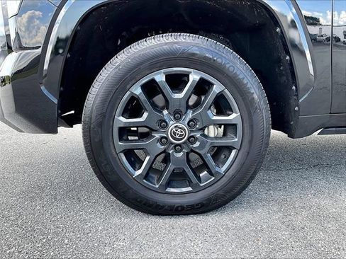 Used 2024 Toyota Tundra Platinum AWD/4WD image 7