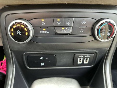 Used 2021 Ford EcoSport S image 19