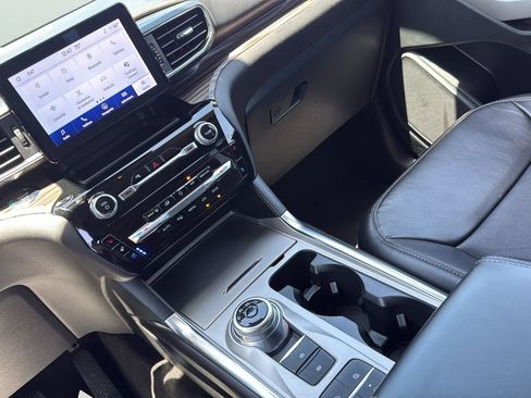 Certified 2024 Ford Explorer Limited RWD image 17