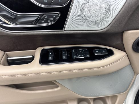 Used 2023 Lincoln Navigator Reserve AWD/4WD image 13