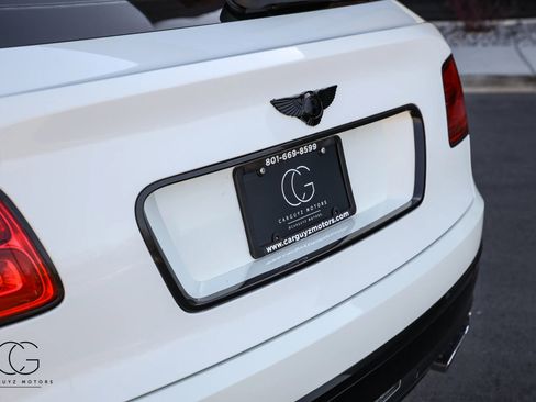 Used 2019 Bentley Bentayga image 12