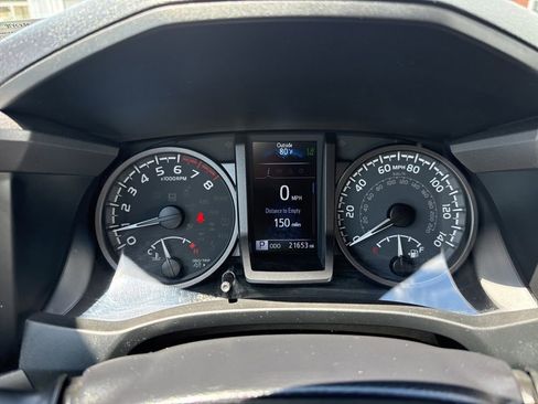 Used 2021 Toyota Tacoma TRD Off-Road w/ Technology Package AWD/4WD image 23