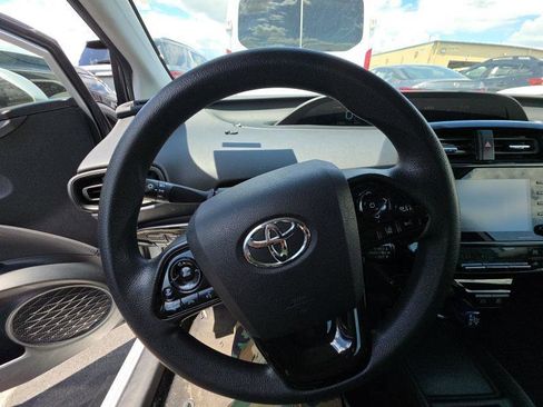 Used 2022 Toyota Prius LE FWD image 8