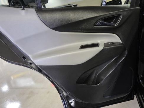 Used 2022 Chevrolet Equinox LS w/ LS Convenience Package image 13