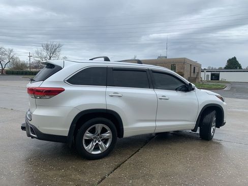 Used 2017 Toyota Highlander Limited image 5