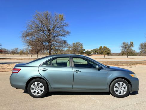 Used 2010 Toyota Camry LE image 51