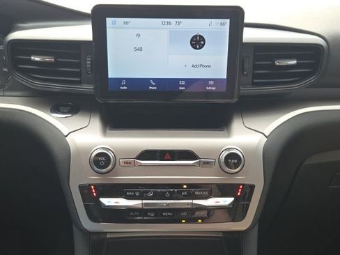 Used 2023 Ford Explorer XLT image 31