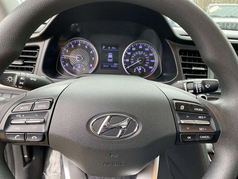 Used 2020 Hyundai Elantra SE w/ Cargo Package (C1) image 13