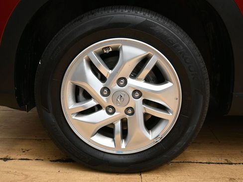 Used 2025 Hyundai Venue SE FWD image 11