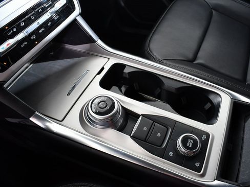 Used 2023 Ford Explorer XLT w/ Equipment Group 202A image 31