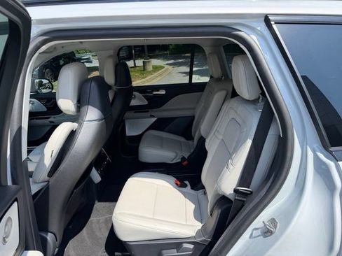 Used 2025 Lincoln Aviator Reserve w/ Equipment Group 201A AWD/4WD image 12