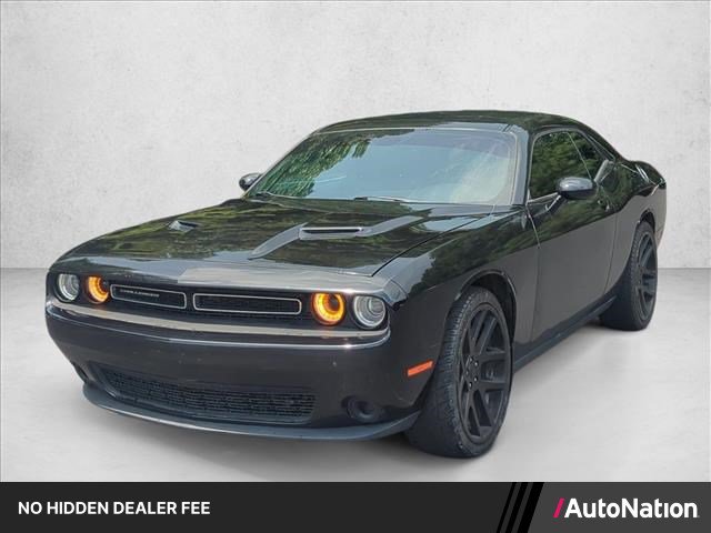 Used 2016 Dodge Challenger SXT RWD image 1