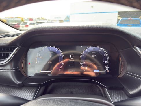 Used 2024 Jeep Grand Cherokee Altitude image 16