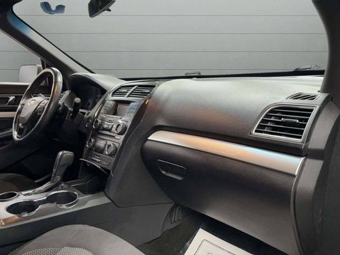Used 2017 Ford Explorer XLT FWD image 27