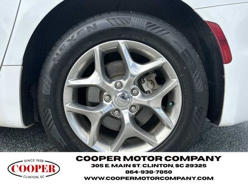 Used 2017 Chrysler Pacifica Limited w/ UConnect Theater Package FWD image 18