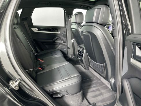 Certified 2025 Porsche Cayenne AWD/4WD image 27