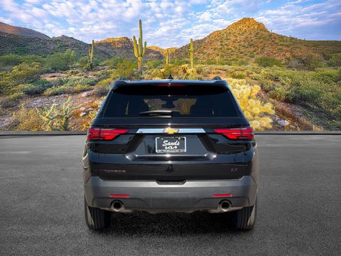 Used 2023 Chevrolet Traverse LT FWD image 9