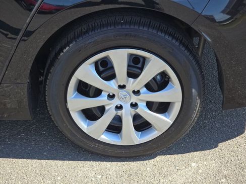Used 2025 Toyota Corolla LE FWD image 33