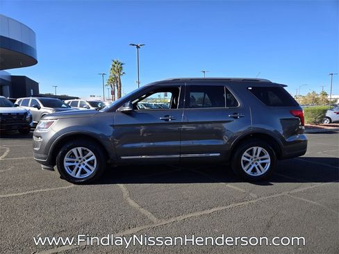 Used 2018 Ford Explorer XLT w/ Equipment Group 202A image 3