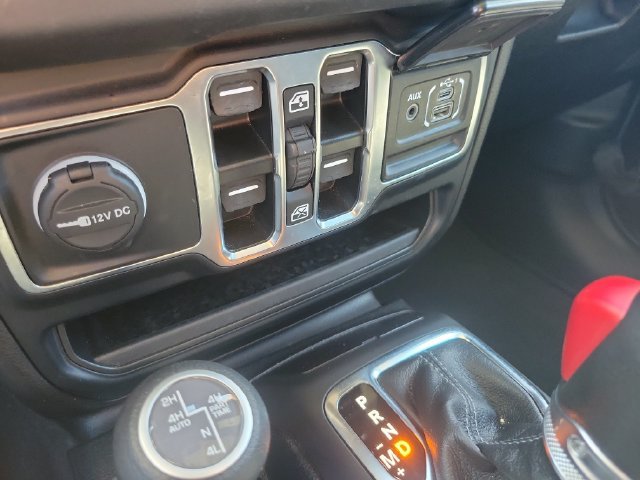 Used 2024 Jeep Wrangler Unlimited Sahara AWD/4WD image 27