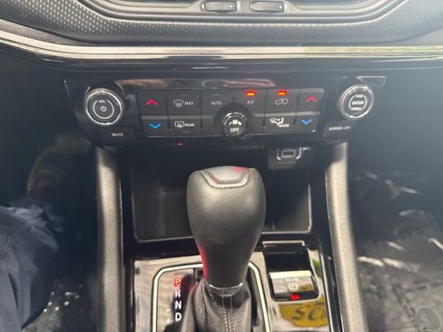 Used 2025 Jeep Compass Latitude w/ Convenience Group AWD/4WD image 18