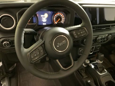 Used 2025 Jeep Gladiator Sport AWD/4WD image 15
