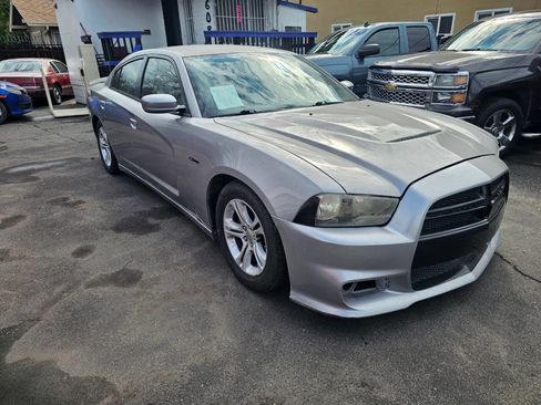 Used 2013 Dodge Charger SXT image 3