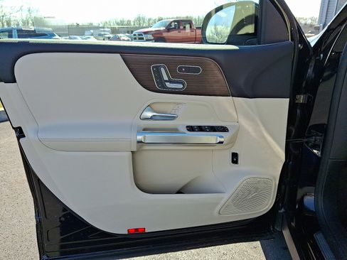 Used 2026 Mercedes-Benz GLB 250 4MATIC image 11