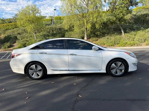 Used 2014 Hyundai Sonata Limited w/ Panoramic Sunroof Package 02 FWD image 6