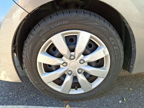 Used 2016 Toyota Corolla LE FWD image 4