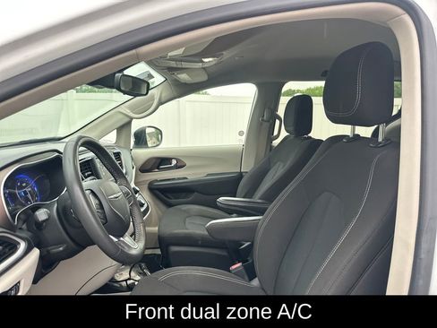 Used 2023 Chrysler Voyager LX FWD image 8