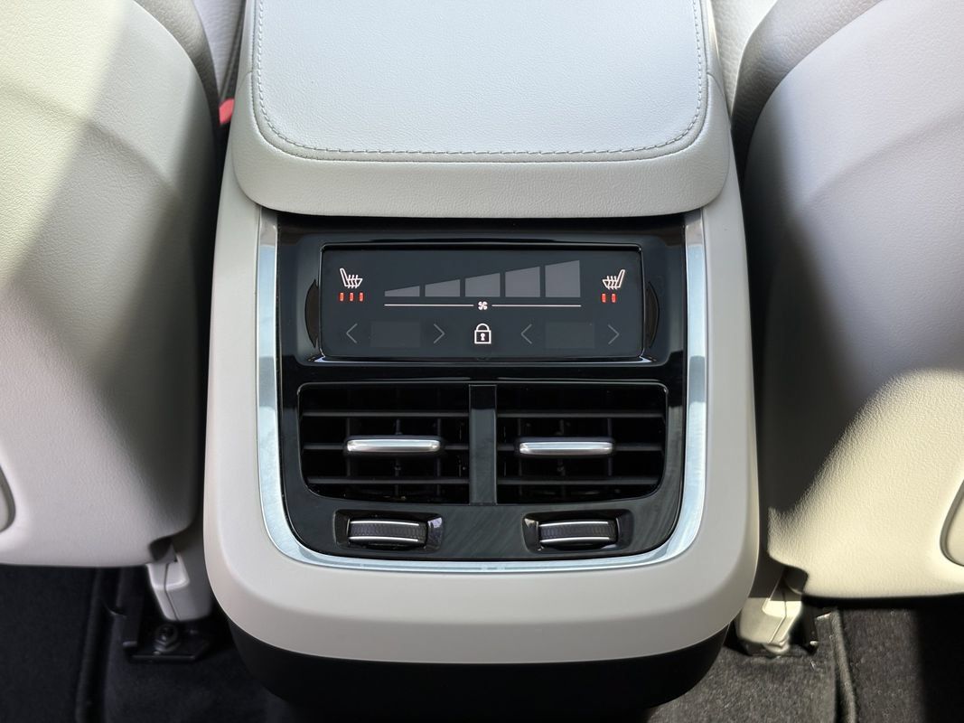 Used 2023 Volvo XC90 B5 Core AWD/4WD image 26