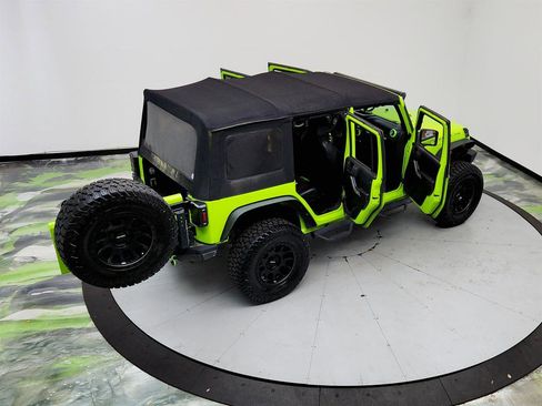 Used 2013 Jeep Wrangler Unlimited Rubicon w/ Connectivity Group AWD/4WD image 36