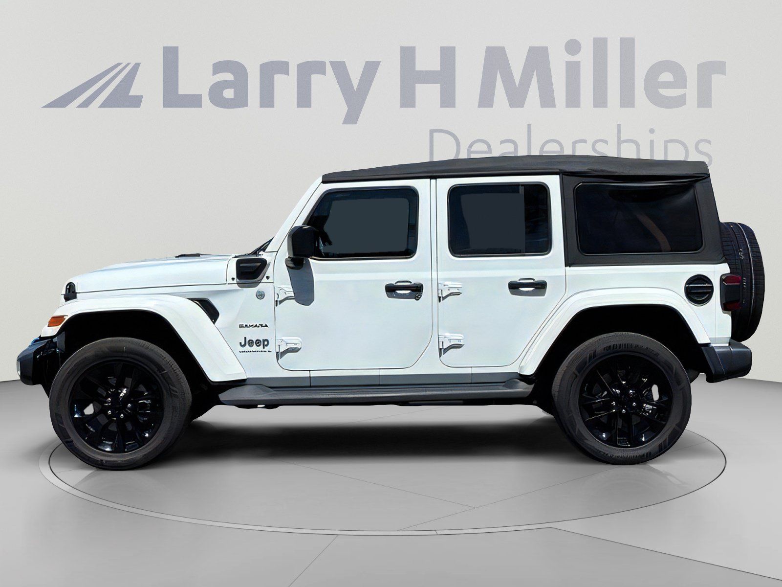 Used 2023 Jeep Wrangler Unlimited Sahara AWD/4WD image 3