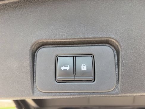 Used 2025 Nissan Rogue SV FWD image 54