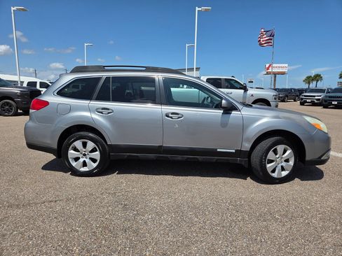 Used 2010 Subaru Outback 2.5i Limited AWD/4WD image 8