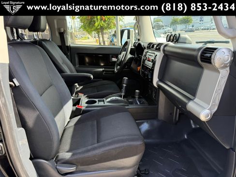 Used 2014 Toyota FJ Cruiser 4WD w/ Upgrade Package image 30