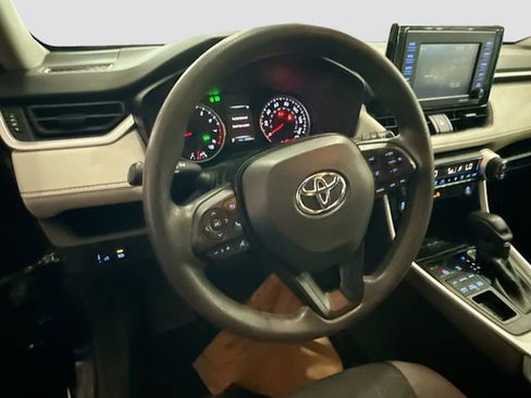 Used 2021 Toyota RAV4 XLE image 12