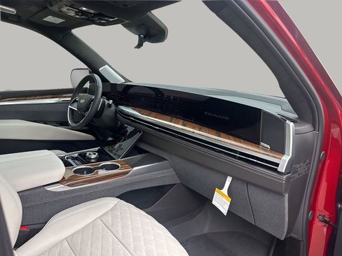 New 2026 Cadillac Escalade ESV Platinum Luxury w/ LPO, Floor Liner Package AWD/4WD image 17