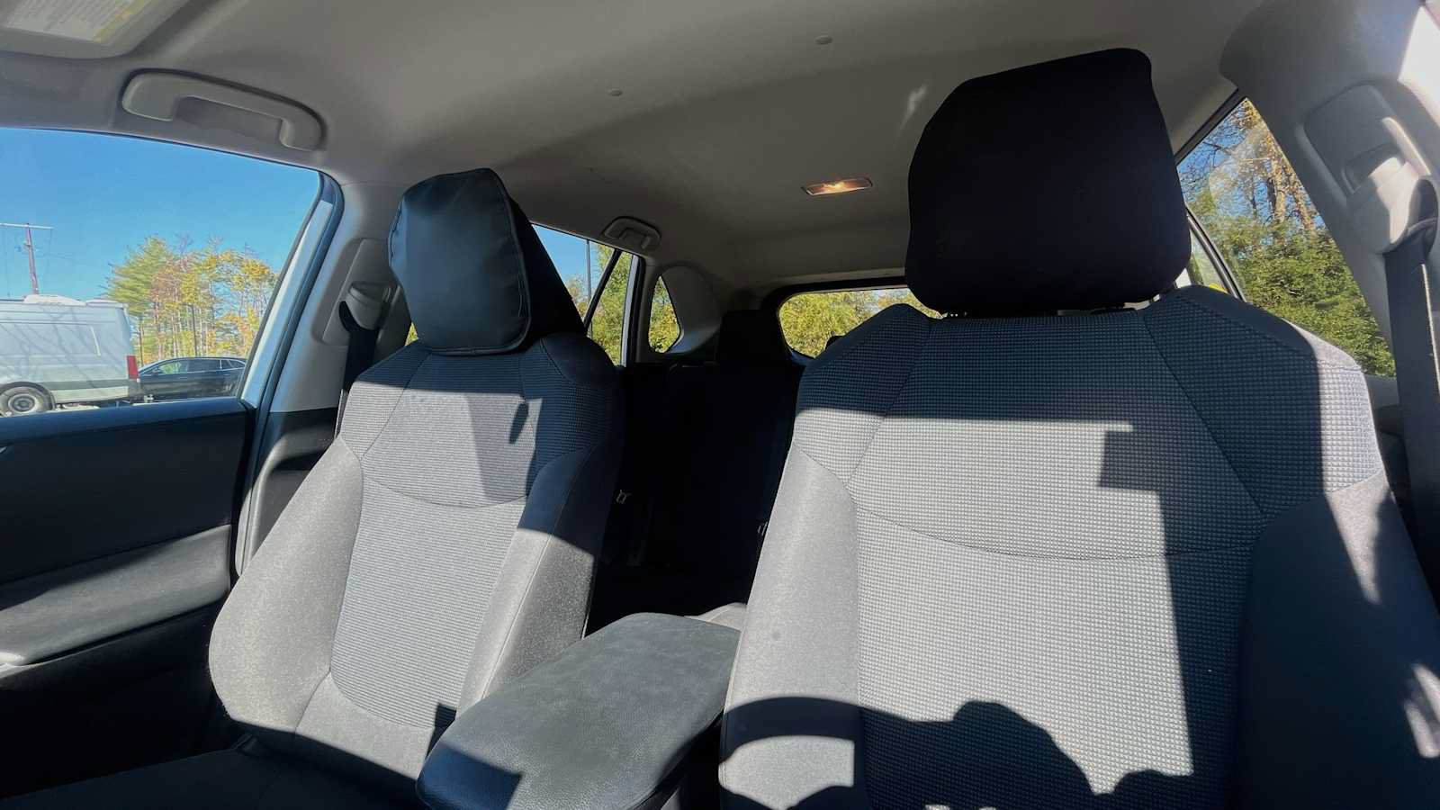 Used 2019 Toyota RAV4 LE FWD image 13