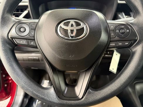 Used 2025 Toyota Corolla LE image 39