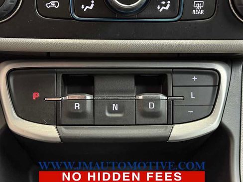 Used 2024 GMC Terrain SLT AWD/4WD image 31