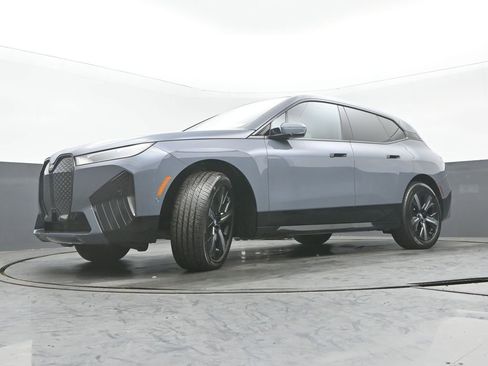 Used 2023 BMW iX xDrive50 w/ Sport Package image 29