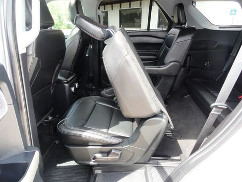 Used 2021 Ford Explorer Limited w/ Equipment Group 301A RWD image 13