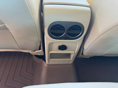 Used 2017 Volkswagen Tiguan Wolfsburg Edition image 20