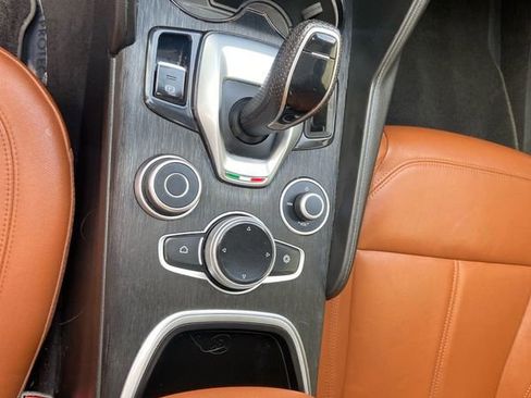 Used 2020 Alfa Romeo Giulia AWD w/ Nero Edizione image 19