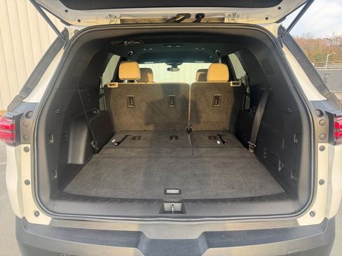 Used 2022 Chevrolet Traverse LS image 17