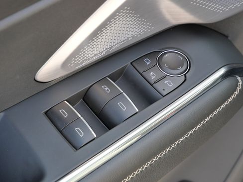 Used 2024 GMC Acadia Denali w/ Super Cruise Package image 17