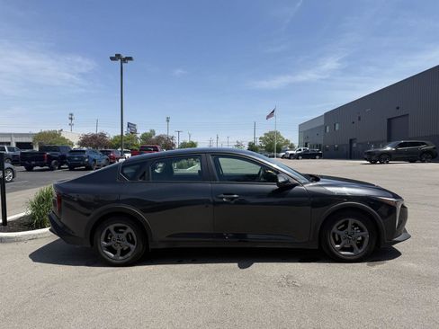 Used 2025 Kia K4 FWD image 2